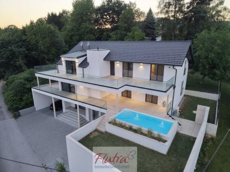 Luxus trifft Natur - Exklusive Gartenwohnung im Haus-Charakter mit Pool und großer Terrasse in Altlichtenberg!