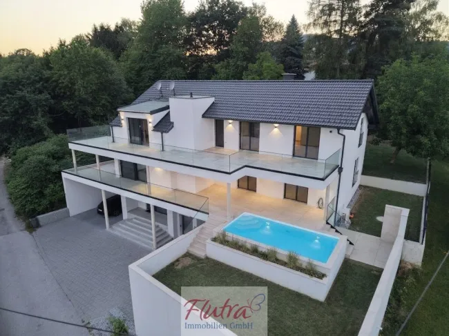 Luxus trifft Natur - Exklusive Gartenwohnung im Haus-Charakter mit Pool und großer Terrasse in Altlichtenberg! - Bild
