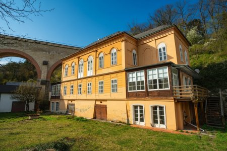 Historische Biedermaier Villa in Baden (Villa Fröhlich) - mit Baubescheid