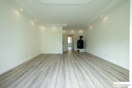Zur Gänze sanierte 3 Zimmer Wohnung inkl. neuer Küche in ausgezeichneter Lage direkt in Stockerau