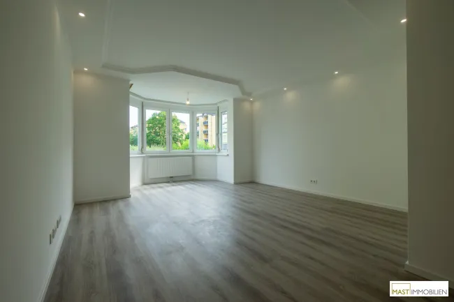 Zur Gänze sanierte 3 Zimmer Wohnung inkl. neuer Küche in ausgezeichneter Lage direkt in Stockerau - Titelbild
