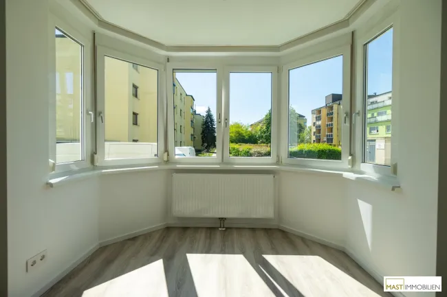 Zur Gänze sanierte 3 Zimmer Wohnung inkl. neuer Küche in ausgezeichneter Lage direkt in Stockerau - Bild