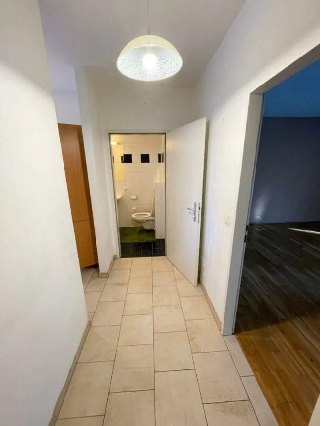 Gemütliche Garconniere mit Balkon gegenüber TU! - Bild