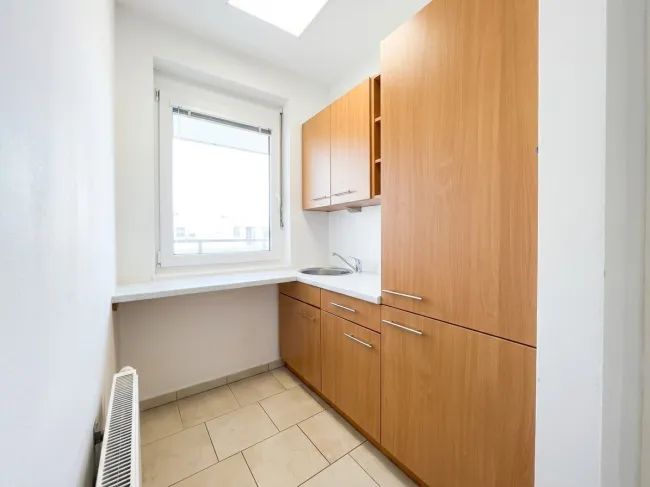 Gemütliche Garconniere mit Balkon gegenüber TU! - Titelbild