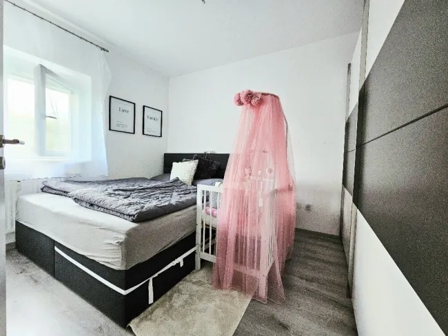 Charmante 2-Zimmer-Wohnung in Graz: Stadtblick, Parkett & Bad mit Fenster! Nur 145.000€! - Titelbild