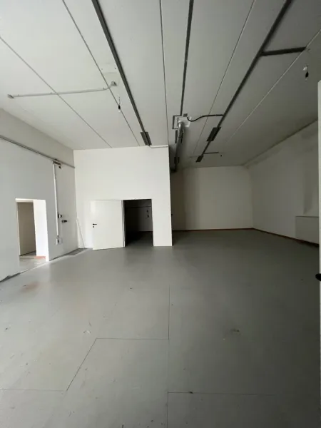 Gewerbeobjekt in St.-Peter mit Büro- und Hallenflächen