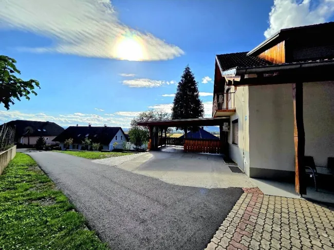 Traumhaftes Familienhaus in Sankt Georgen – 8 Zimmer, Garten, Terrasse, Top-Ausstattung! - Bild