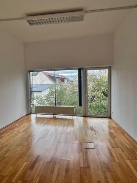 Modern ausgestattete Büroflächen in zentraler Lage, vollklimatisiert, CAT 5