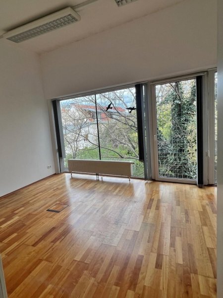 Modern ausgestattete Büroflächen in zentraler Lage, vollklimatisiert, CAT 5