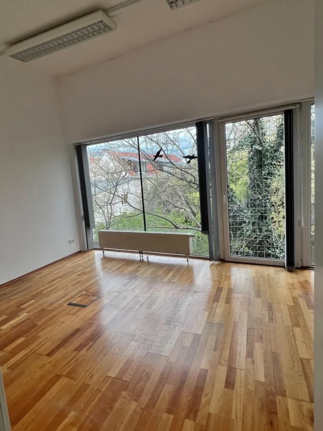 Modern ausgestattete Büroflächen in zentraler Lage, vollklimatisiert, CAT 5 - Bild