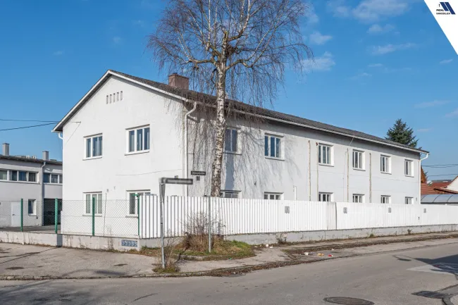TRAUN: LAGERFLÄCHEN MIT PARKPLÄTZEN, BEHEIZT IN VERSCHIEDENE GRÖSSEN ZU MIETEN - Bild