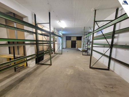 TRAUN: LAGERFLÄCHEN MIT PARKPLÄTZEN, BEHEIZT IN VERSCHIEDENE GRÖSSEN ZU MIETEN
