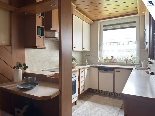 TRAUN: Gepflegte 2-Zimmer-Wohnung im EG mit Grünblick und Parkplatz auch für Anleger – attraktive Betriebskosten - Bild