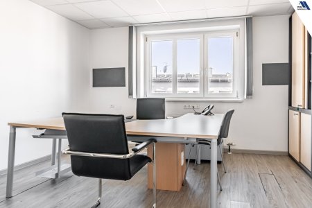 TRAUN: GROSSZÜGIGE BÜROFLÄCHE MIT PARKPLÄTZEN, KLIMAANLAGE UND optional LAGER ZU MIETEN