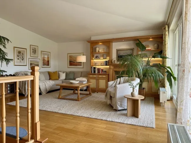 St. Johann in Tirol – Hochwertige Maisonettewohnung im Tiroler Landhausstil mit ca. 106 m² Wohnfläche, großzügiger Sonnenterrasse (ca. 44 m²) und zwei im Kaufpreis enthaltenen Tiefgaragenstellplätzen - Bild