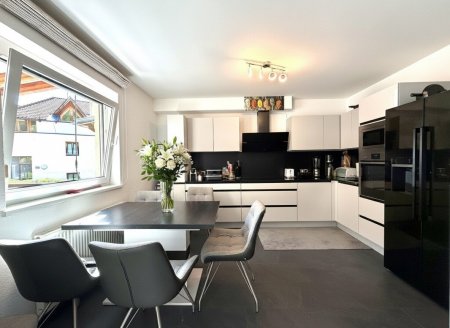 Wattens: Naturnahe 3-Zimmerwohnung mit sonniger Terrasse (ca. 9 m²), großem Kellerabteil & Tiefgaragenabstellplatz in ruhiger Lage