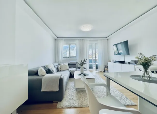 Schwaz: Seltene Gelegenheit – Exklusive Dachgeschosswohnung mit Südbalkon, Lift und Tiefgaragenplatz in absoluter Zentrumslage - Bild