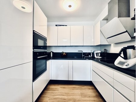 Schwaz: Seltene Gelegenheit – Exklusive Dachgeschosswohnung mit Südbalkon, Lift und Tiefgaragenplatz in absoluter Zentrumslage
