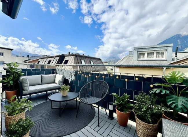 Schwaz: Seltene Gelegenheit – Exklusive Dachgeschosswohnung mit Südbalkon, Lift und Tiefgaragenplatz in absoluter Zentrumslage - Titelbild