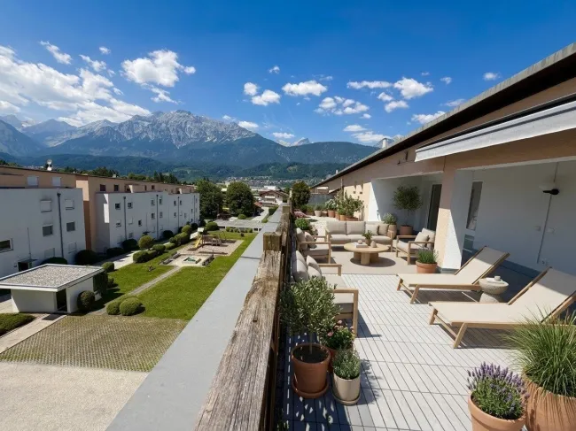 Wattens: Lichtdurchflutete Dachgeschosswohnung mit XXL-Sonnenterrasse (ca. 39 m²), viel Stauraum & Tiefgarage - Bild