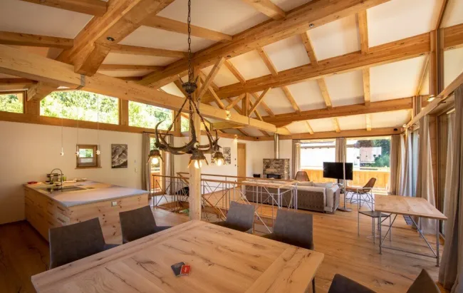 Chalet zum Kauf in Kitzbühel – Alpenluxus trifft Tiroler Tradition - Bild