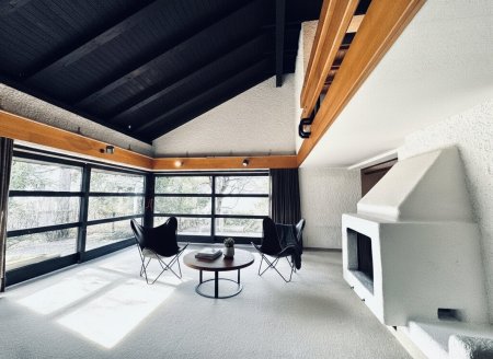 Haus in Mils: Stilvolle Design-Ikone der späten 70er mit großzügigem Garten und Garage – voll unterkellert (ca.75 m²)