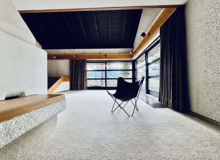 Haus in Mils: Stilvolle Design-Ikone der späten 70er mit großzügigem Garten und Garage – voll unterkellert (ca.75 m²)
