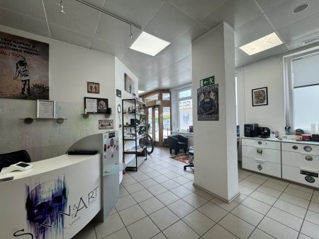 Geschäftslokal mit Schaufensterfront in Wattens zu vermieten