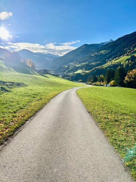 Weerberg: Schöne 4-Zimmer-Wohnung mit Panorama-Terrasse, Alpenblick & 2 PKW-Stellplätze im Preis inklusive