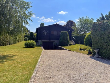 Raum für Ihre Ideen: Bauland-Kerngebiet Handelseinrichtungen - Baugrund mit unterkellertem Ferienhaus (Chalet)