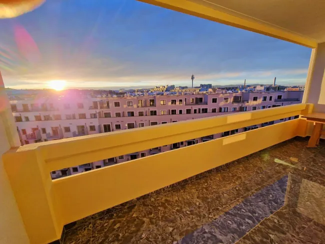 Einziehen & Wohlfühlen: Sanierte 3-Zimmer-Wohnung mit sonniger Loggia, Lift & Fernblick - Titelbild