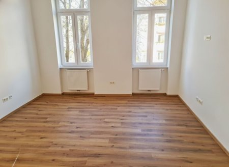 Sanierte Zimmer/Küche Altbauwohnung - bis Juli 2026 vermietet - als Anlageobjekt, zur Vorsorge für alle Fälle oder als kompakte Erstwohnung perfekt geeignet.