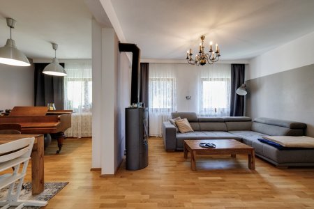 Familientraum in Pama: 6 Zimmer, Doppelgarage, Garten, Terrasse und Balkon