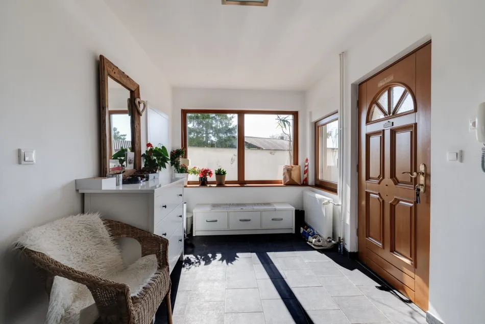 Familientraum in Pama: 6 Zimmer, Doppelgarage, Garten, Terrasse und Balkon - Bild