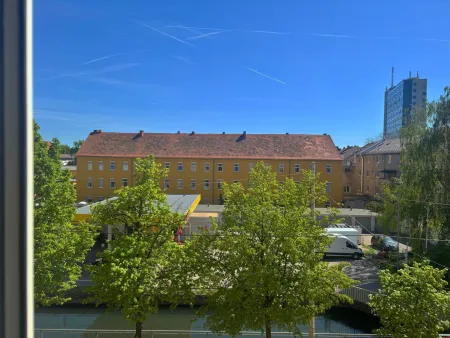 Perfekt für Investoren (WG geeignet) oder zur Eigennutzung: sonnige 4-Zimmer Altbauwohnung mit toller Raumaufteilung - frisch saniert!