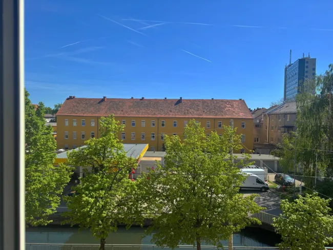 Perfekt für Investoren (WG geeignet) oder zur Eigennutzung: sonnige 4-Zimmer Altbauwohnung mit toller Raumaufteilung - frisch saniert! - Bild