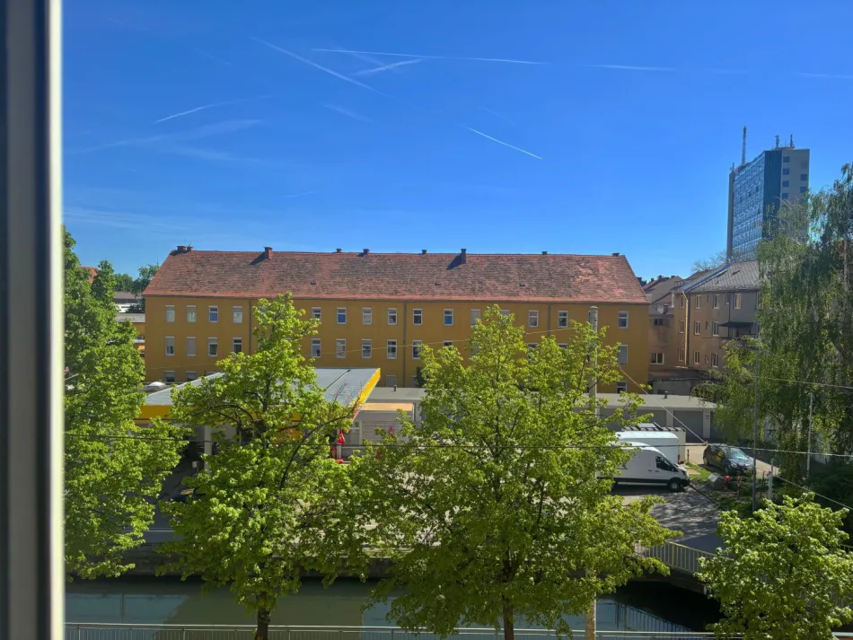Perfekt für Investoren (WG geeignet) oder zur Eigennutzung: sonnige 4-Zimmer Altbauwohnung mit toller Raumaufteilung - frisch saniert! - Bild