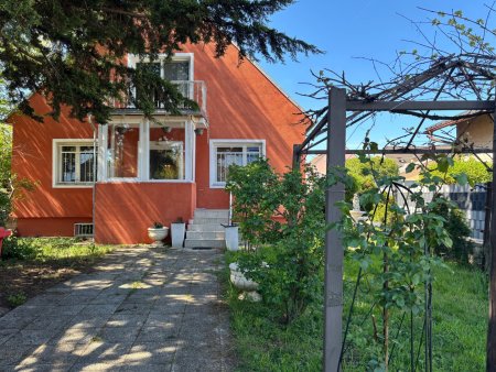 Baugrund mit Altbestand: sanierungsbedürftiges Einfamilienhaus mit viel Potential für neue Ideen - umweltbewusst und nachhaltig sanieren oder neu bauen nach eigenem Geschmack