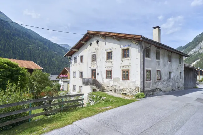 Rarität: Historischer Einhof in Schnann – Denkmalgeschütztes Ensemble aus dem 18. Jahrhundert - Titelbild
