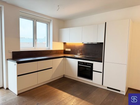 Sommer-Aktion: Moderne 70m² DG-Wohnung + 7m² Balkon und Lift Nahe U4 Pilgramgasse - 1050 Wien