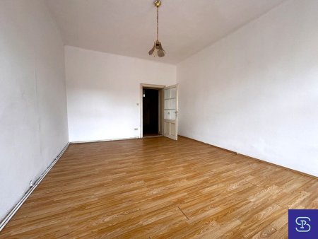 Adaptierungsbedürftiger 49m² Altbau mit 1,5 Zimmern in Toplage - 1060 Wien
