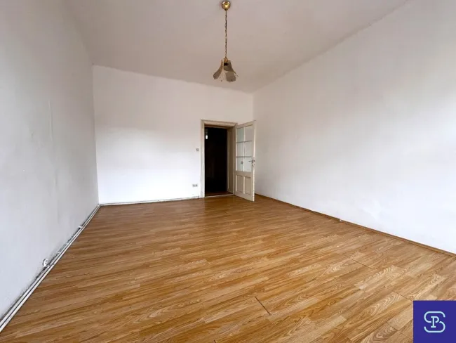 Adaptierungsbedürftiger 49m² Altbau mit 1,5 Zimmern in Toplage - 1060 Wien - Bild