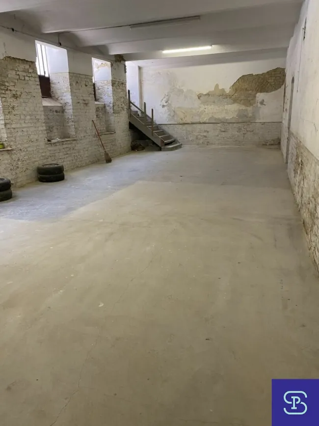 Lindengasse: 69m² Lagerfläche mit Straßenzugang im Souterrain - 1070 Wien - Titelbild