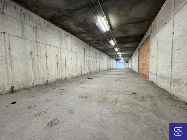 Ebenerdige 218m² Lagerfläche mit Rolltor Nähe Rautenweg - 1220 Wien - Bild