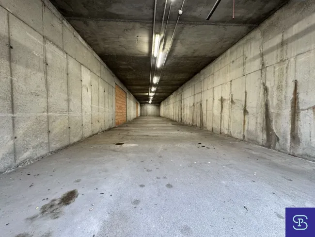 Ebenerdige 218m² Lagerfläche mit Rolltor Nähe Rautenweg - 1220 Wien - Titelbild