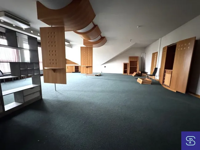 Preiswerte 101m² Büroeinheit mit Hauszentralheizung Nähe Rautenweg - 1220 Wien - Titelbild
