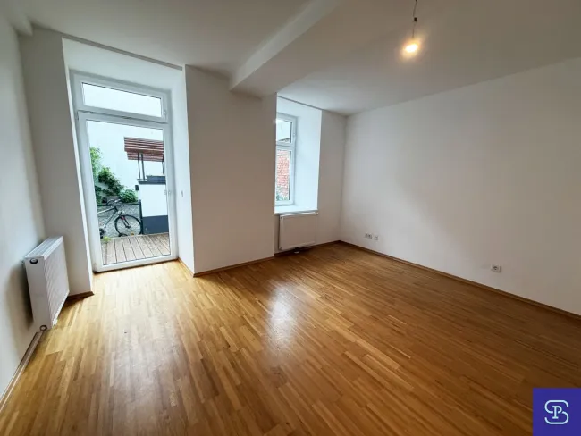 Wohnzimmer mit Zugang zur Terrasse