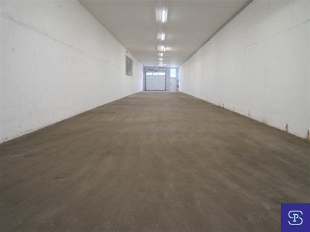 Ebenerdige 218m² Lagerfläche mit Rolltor Nähe Rautenweg - 1220 Wien
