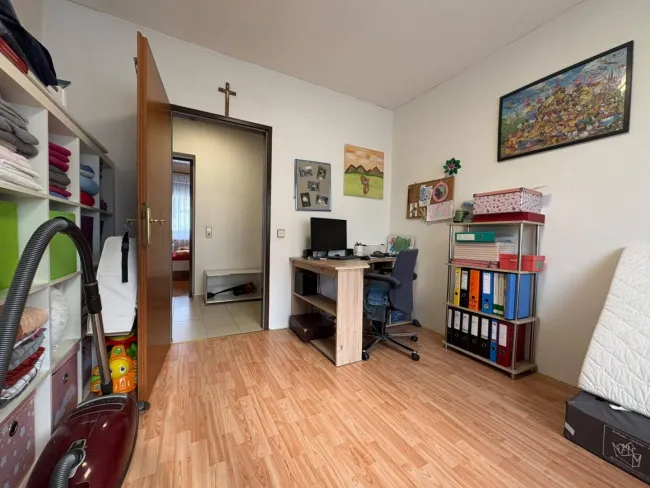 Büro (optional 2tes Schlafzimmer)