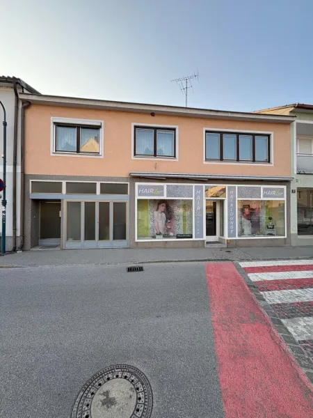 [Kaufanbot erhalten] Renditeobjekt in Zistersdorf: 4 Zimmer, Terrasse, Garage, 90m² Wohnfläche & 100m² Geschäftslokal